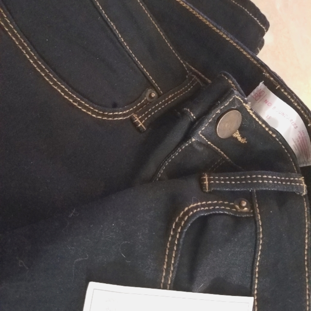 NWT womens slim fit/ skinny dark denim jeans